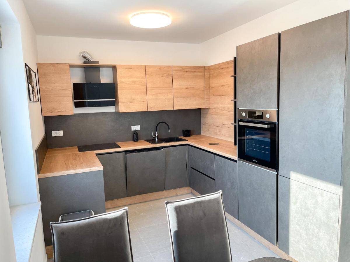 Apartment Anchora - Near Family-Friendly Beach Pjescana Uvala Eksteriør bilde