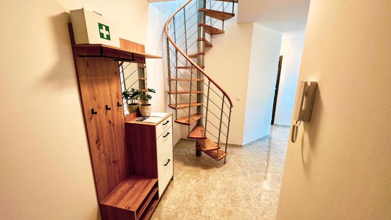 Apartment Anchora - Near Family-Friendly Beach Pjescana Uvala Eksteriør bilde